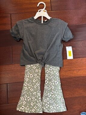 Jessica Simpson Kids Gray Top with Green Floral Bell-Bottom Set